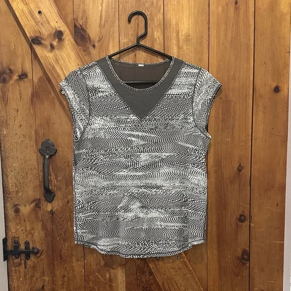 lululemon athletica On the Run Swerve Vapor metal grey Patterned top - Picture 2 of 5